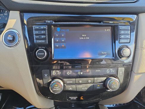 Used 2017 Nissan Rogue SL w/ SL Premium Package image 19