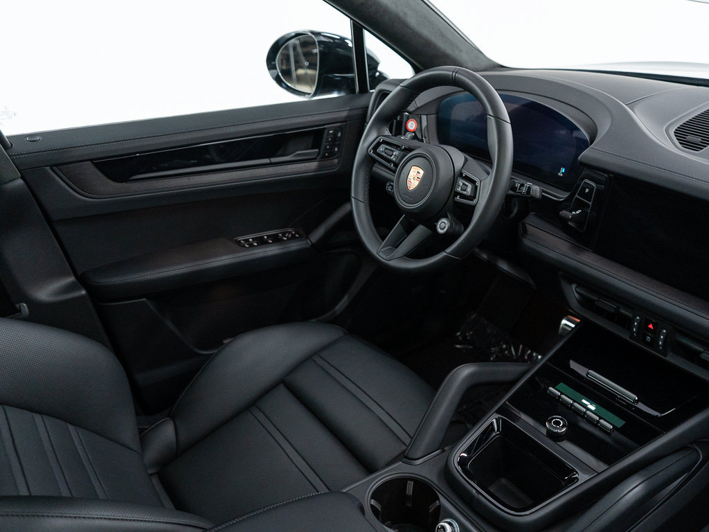 Used 2026 Porsche Cayenne GTS AWD/4WD image 28