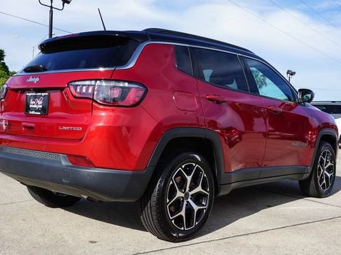 Used 2025 Jeep Compass Limited AWD/4WD image 4