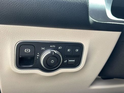 Used 2022 Mercedes-Benz GLB 250 image 22