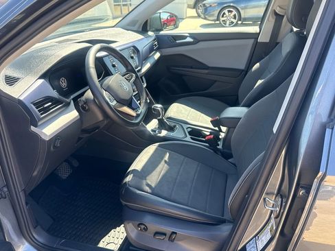 Used 2022 Volkswagen Taos SE image 9