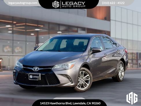 Used 2017 Toyota Camry SE image 1