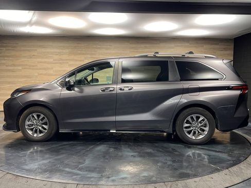 Used 2022 Toyota Sienna Limited AWD/4WD image 12