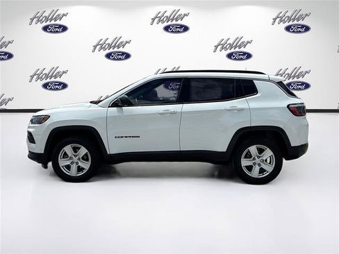 Used 2022 Jeep Compass Latitude w/ Sun and Sound Group AWD/4WD image 5