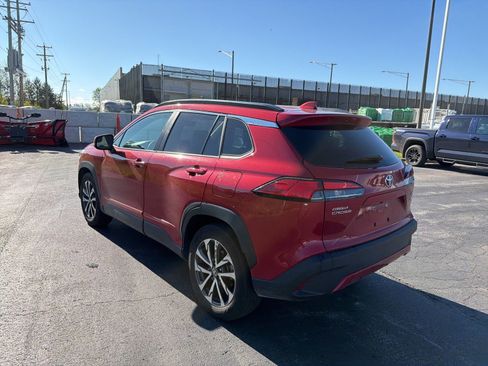 Used 2023 Toyota Corolla Cross XLE w/ Convenience Package image 5