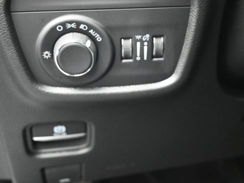 New 2025 Jeep Grand Cherokee Altitude RWD image 21