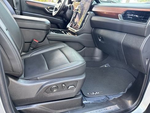 Used 2025 GMC Yukon Denali AWD/4WD image 25
