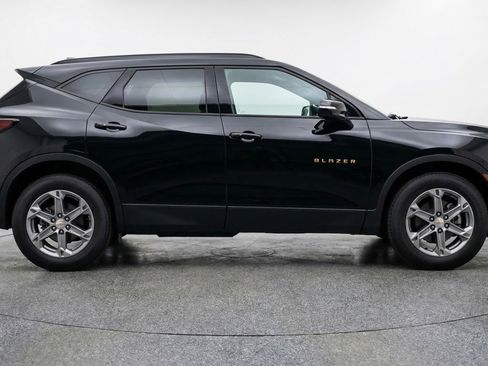 Used 2025 Chevrolet Blazer LT image 11