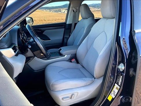 Used 2020 Toyota Highlander LE image 21