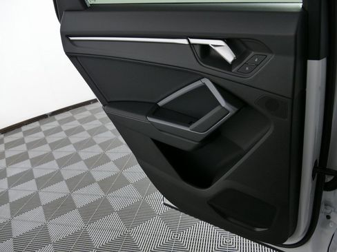 New 2025 Audi Q3 2.0T Premium image 24