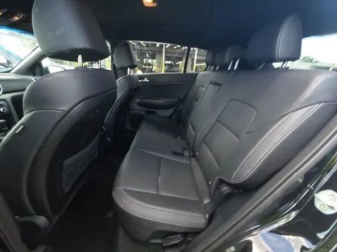 Used 2021 Kia Sportage S image 12