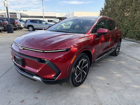Used 2025 Chevrolet Equinox EV LT w/ Convenience Package image 7