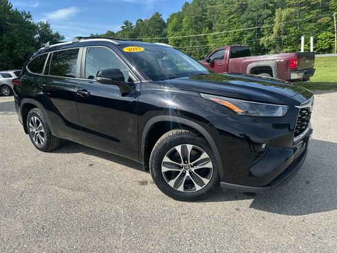 Used 2023 Toyota Highlander XLE AWD/4WD image 7