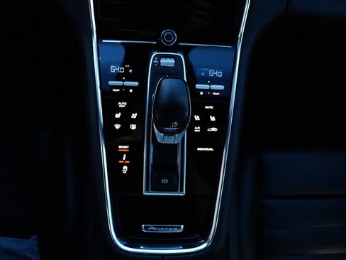 Used 2020 Porsche Panamera 4 image 14