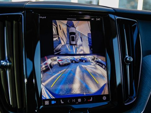 Used 2025 Volvo XC60 B5 Plus image 26