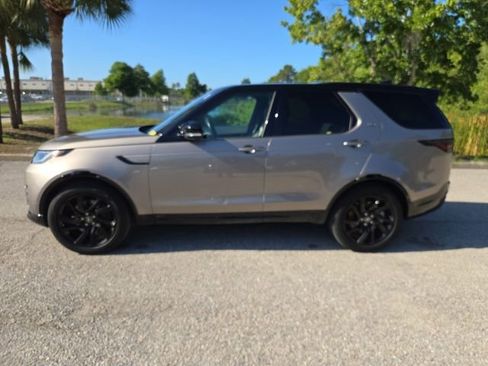 Used 2022 Land Rover Discovery S R-Dynamic AWD/4WD image 2