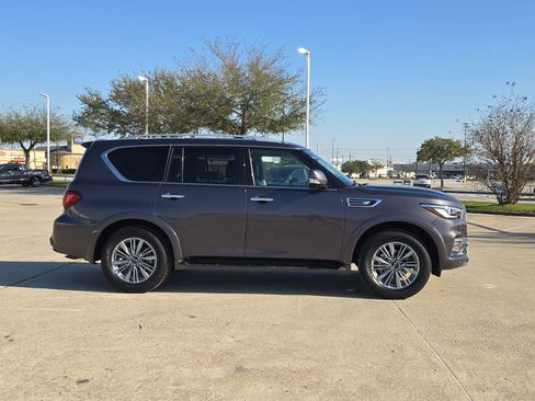 Used 2024 INFINITI QX80 Luxe image 2