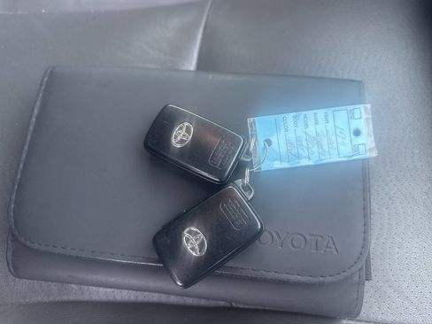 Used 2011 Toyota Prius Four image 6