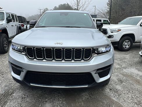 Used 2024 Jeep Grand Cherokee Laredo w/ Trailer Tow Package image 3