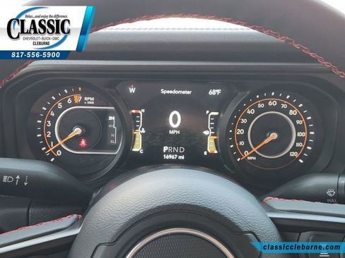 Used 2024 Jeep Gladiator Rubicon w/ Technology Group AWD/4WD image 17