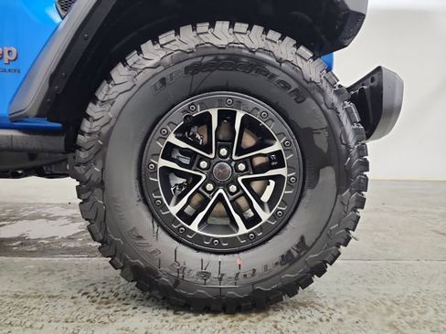 New 2025 Jeep Wrangler Rubicon w/ Xtreme 35 Tire Package image 40