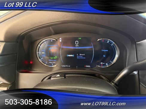 Used 2017 Cadillac Escalade Platinum image 11