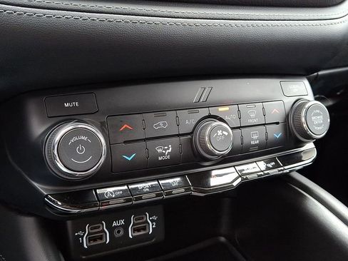 Used 2021 Dodge Durango SXT AWD/4WD image 17
