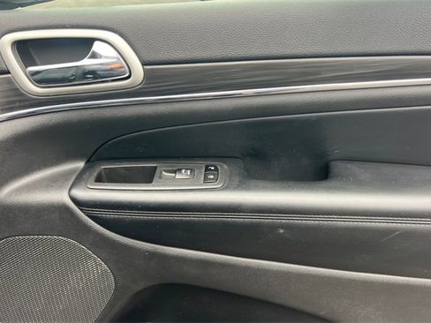 Used 2022 Jeep Grand Cherokee Limited image 22