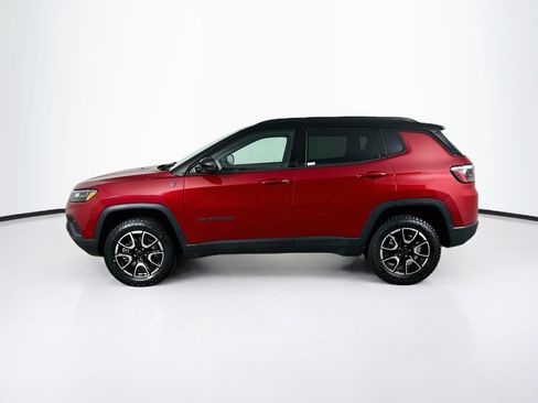 Used 2025 Jeep Compass Trailhawk AWD/4WD image 4