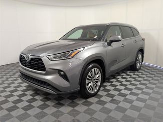 Used 2025 Toyota Highlander Platinum video 2