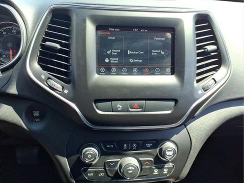 Used 2020 Jeep Cherokee Latitude Plus w/ Cold Weather Group AWD/4WD image 24