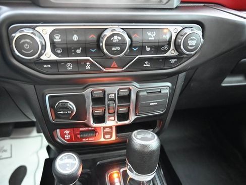 Used 2023 Jeep Wrangler Unlimited Rubicon w/ Cold Weather Group image 18