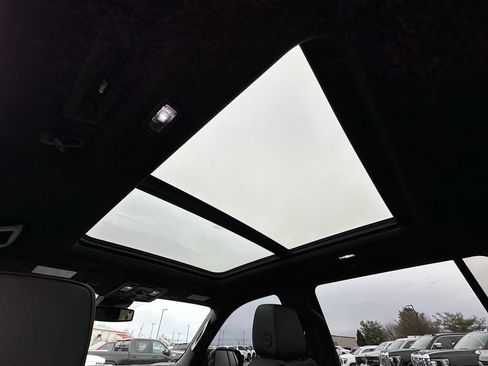 Used 2025 GMC Yukon XL Denali image 4