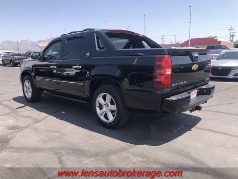 Used 2013 Chevrolet Avalanche LTZ AWD/4WD image 6