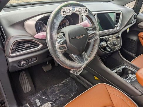 New 2026 Chrysler Pacifica Pinnacle image 8
