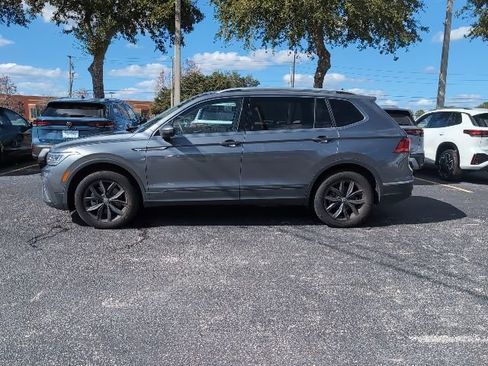 Used 2023 Volkswagen Tiguan SE image 3