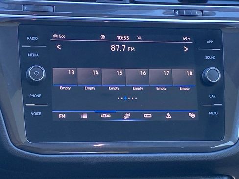 Certified 2022 Volkswagen Tiguan SE w/ Panoramic Sunroof Package image 9