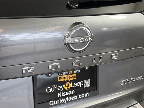 Used 2023 Nissan Rogue SV image 16