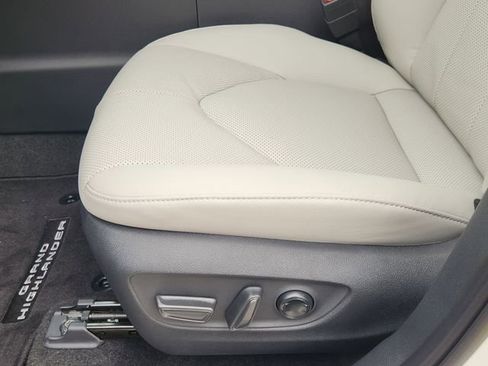 New 2026 Toyota Grand Highlander AWD image 17