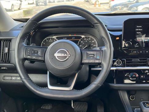 Used 2024 Nissan Pathfinder SL image 14