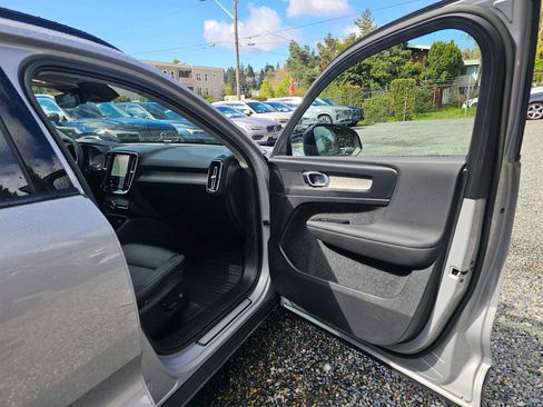 Used 2023 Volvo XC40 B5 Plus w/ Protection Package Premier image 10