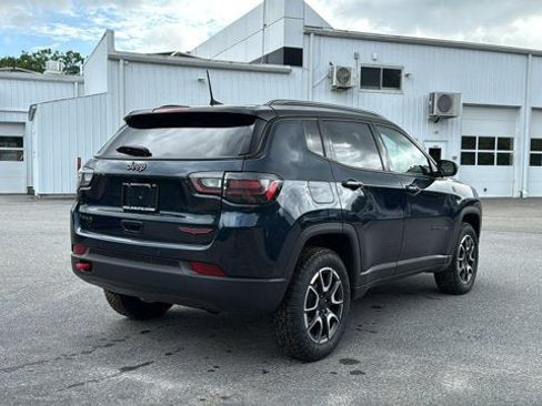 Used 2024 Jeep Compass Trailhawk w/ Trailhawk Elite Group AWD/4WD image 6