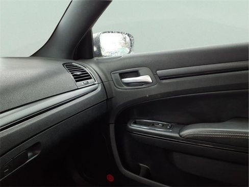 Used 2016 Chrysler 300 S image 19