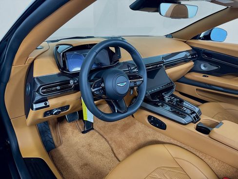 Used 2026 Aston Martin Vanquish Convertible RWD image 10