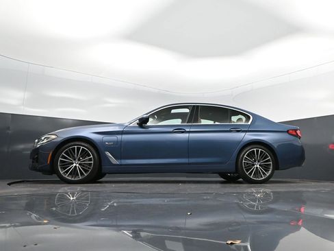Used 2023 BMW 530e xDrive w/ Convenience Package image 39