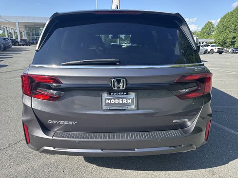 Used 2025 Honda Odyssey Touring image 4