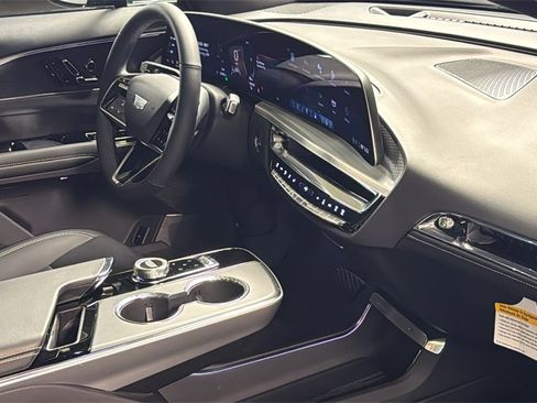 Used 2025 Cadillac Lyriq Sport image 10