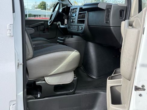 Used 2024 GMC Savana 2500 w/ Driver Convenience Package image 22