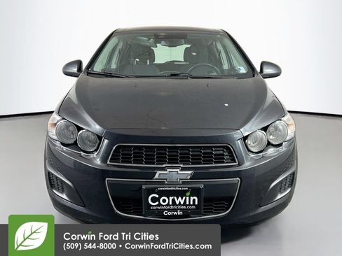 Used 2015 Chevrolet Sonic LT w/ Fun and Sun Package FWD image 4