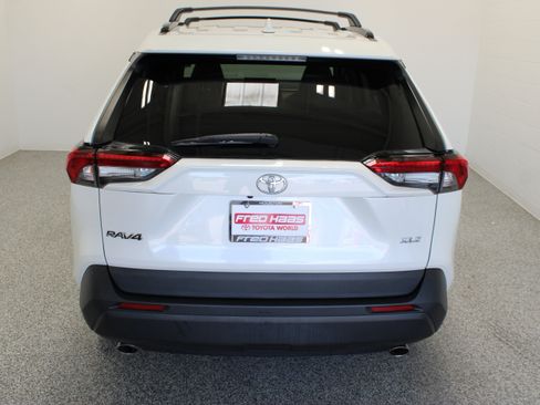 Used 2021 Toyota RAV4 XLE Premium FWD image 8